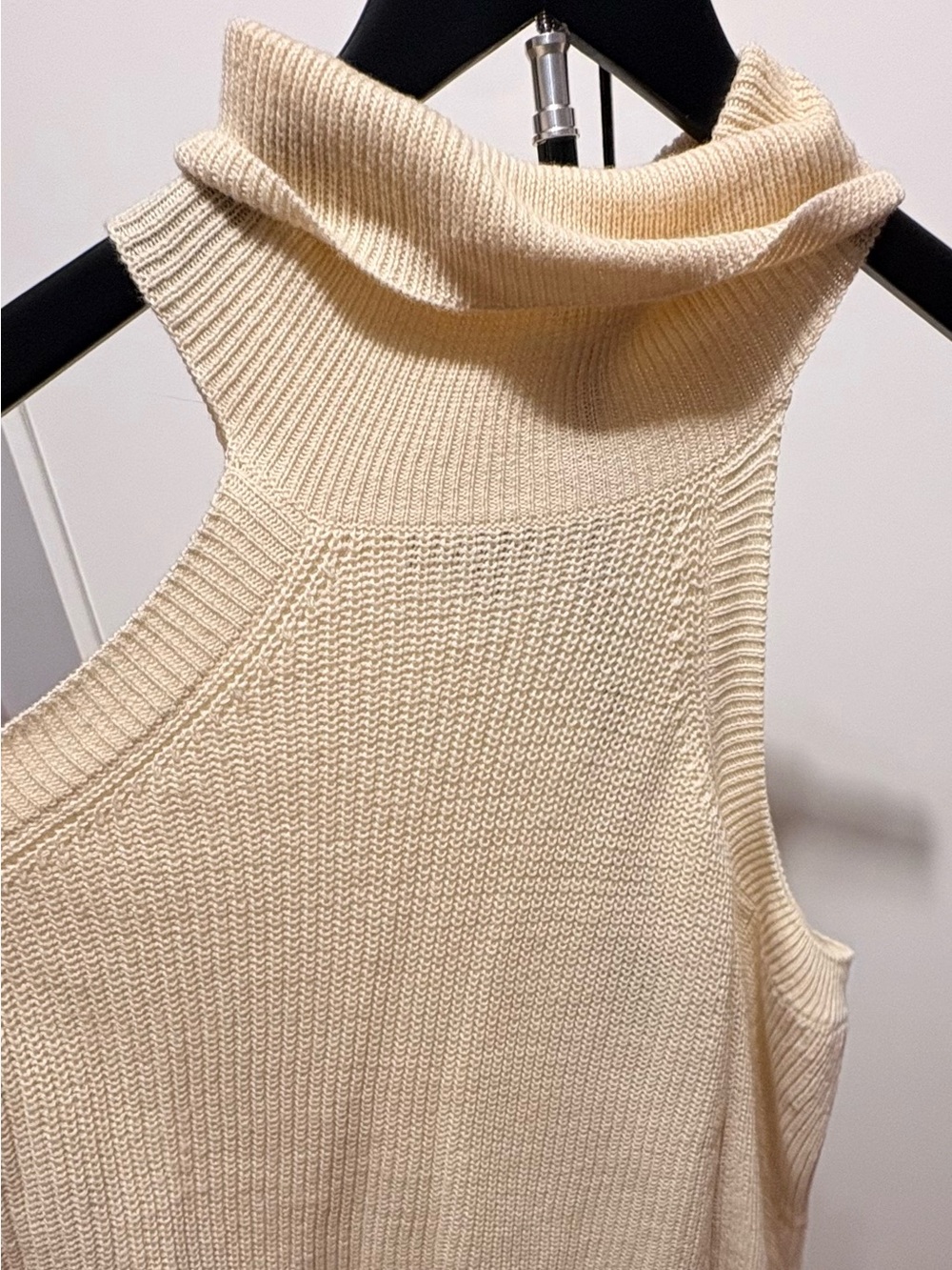 Kendall & Kylie Cream Sleeveless Off-Shoulder Knit Sweater - M